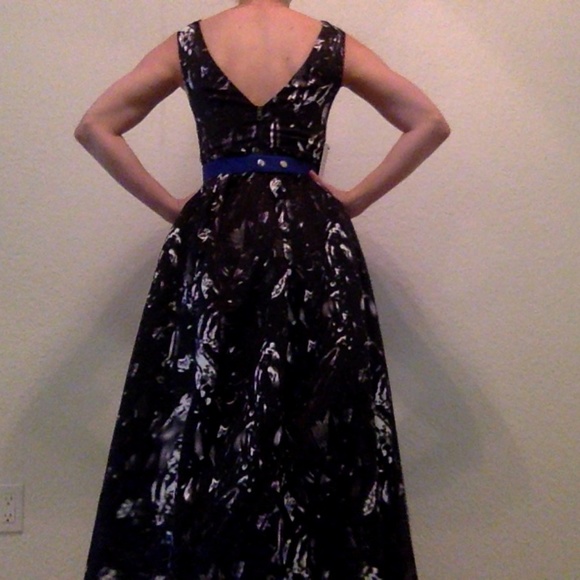 Never-been-worn Venus Gown - Picture 3 of 4